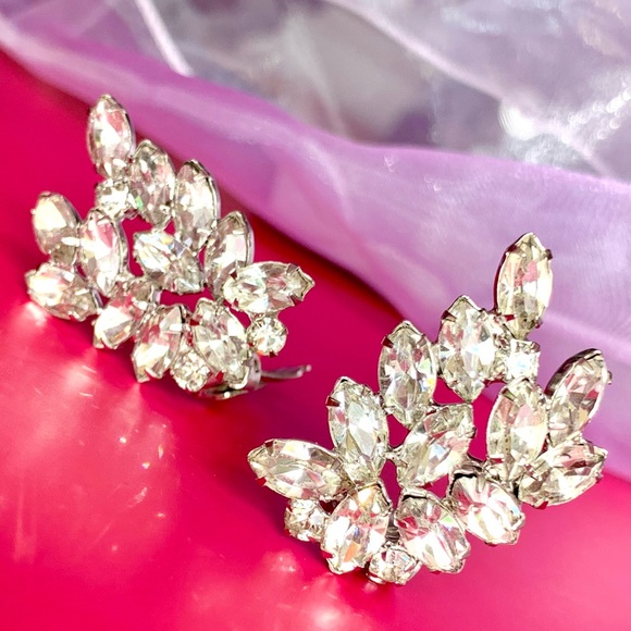 Vintage Kramer New York White Rhinestone Silver Tone Clip Earrings - Picture 1 of 12
